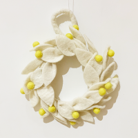 <b>Merrymerry</b><br>Leaf wreath<br>White<img class='new_mark_img2' src='https://img.shop-pro.jp/img/new/icons1.gif' style='border:none;display:inline;margin:0px;padding:0px;width:auto;' />