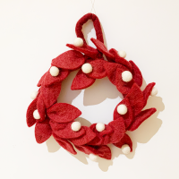 <b>Merrymerry</b><br>Leaf wreath<br>Red<img class='new_mark_img2' src='https://img.shop-pro.jp/img/new/icons1.gif' style='border:none;display:inline;margin:0px;padding:0px;width:auto;' />