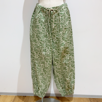 <b>HAVERSACK</b><br>24ss Leaf comouflage pant<br>43 Green<img class='new_mark_img2' src='https://img.shop-pro.jp/img/new/icons1.gif' style='border:none;display:inline;margin:0px;padding:0px;width:auto;' />