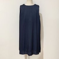 <b>ARCH&LINE</b></br>24aw SLEEVELESS PLEATS<br>c/#69 NAVY<img class='new_mark_img2' src='https://img.shop-pro.jp/img/new/icons58.gif' style='border:none;display:inline;margin:0px;padding:0px;width:auto;' />