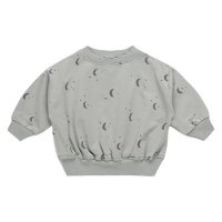 <b>QUINCY MAE</b><br>24aw RELAXED SWEATSHIRT || MOONS<br>DUSTY-BLUE<img class='new_mark_img2' src='https://img.shop-pro.jp/img/new/icons1.gif' style='border:none;display:inline;margin:0px;padding:0px;width:auto;' />