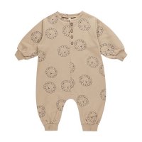 <b>QUINCY MAE</b><br>24aw RELAXED FLEECE JUMPSUIT || LIONS<br>LATTE<img class='new_mark_img2' src='https://img.shop-pro.jp/img/new/icons1.gif' style='border:none;display:inline;margin:0px;padding:0px;width:auto;' />