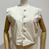 <b>HAVERSACK</b><br>25ss C/L Typewriter vest<br>31/Natural<img class='new_mark_img2' src='https://img.shop-pro.jp/img/new/icons1.gif' style='border:none;display:inline;margin:0px;padding:0px;width:auto;' />