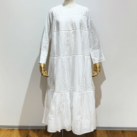 <b>ne Quittez pas</b><br>25ss COTTON VOILE TIERED MAXI DRESS<br>WHITE<img class='new_mark_img2' src='https://img.shop-pro.jp/img/new/icons1.gif' style='border:none;display:inline;margin:0px;padding:0px;width:auto;' />