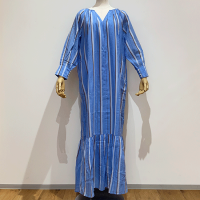 <b>ne Quittez pas</b><br>25ss COTTON VOILE STRIPE GATHER NECK DRESS<br>BLUE<img class='new_mark_img2' src='https://img.shop-pro.jp/img/new/icons1.gif' style='border:none;display:inline;margin:0px;padding:0px;width:auto;' />