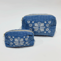 <b>LOUISE MISHA</b></br>25ss Pouch Teiki<br>Stone Blue<img class='new_mark_img2' src='https://img.shop-pro.jp/img/new/icons1.gif' style='border:none;display:inline;margin:0px;padding:0px;width:auto;' />