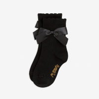 <b>MINI RODINI</b><br>25aw Satin bow 1-pack socks<br>Black<img class='new_mark_img2' src='https://img.shop-pro.jp/img/new/icons1.gif' style='border:none;display:inline;margin:0px;padding:0px;width:auto;' />