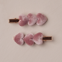 <b> NORALEE</b><br>25aw VELVET HEART CLIPS | RASPBERRY<br>RASPBERRY<img class='new_mark_img2' src='https://img.shop-pro.jp/img/new/icons1.gif' style='border:none;display:inline;margin:0px;padding:0px;width:auto;' />