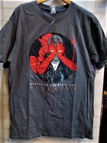 Queens of the Stone Age (クイーンズ・オブ・ザ・ストーン・エイジ)　Villains Tシャツ - 高円寺 古着屋 MAD  SECTION (マッドセクション)
