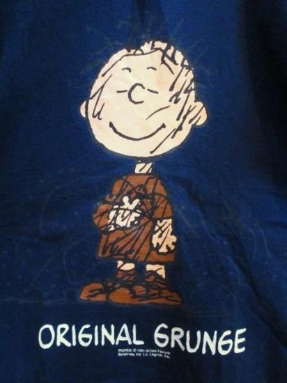 PEANUTS (ピーナッツ) Pigpen Original Grunge Tシャツ