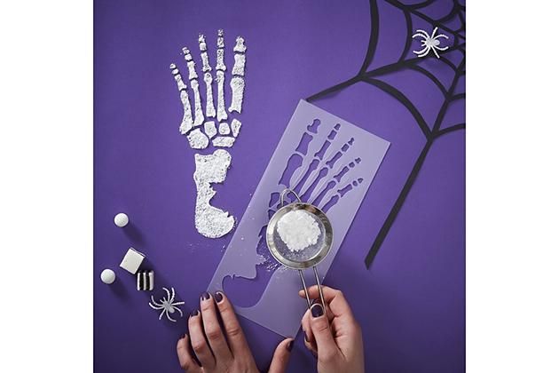 <img class='new_mark_img1' src='https://img.shop-pro.jp/img/new/icons14.gif' style='border:none;display:inline;margin:0px;padding:0px;width:auto;' />HALLOWEEN スケルトン(スカル)足型 ステンシル2シート - Ginger ray