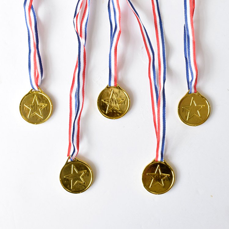ゴールドメダル（金メダル）5個セット【お祭り景品用アイテム】- 海外のおしゃれなパーティーグッズ・ホームパーティー・誕生日・インテリア｜Chelsea  Chips チェルシーチップス｜
