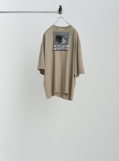 TEE/POCKETBEIGE<img class='new_mark_img2' src='https://img.shop-pro.jp/img/new/icons43.gif' style='border:none;display:inline;margin:0px;padding:0px;width:auto;' />