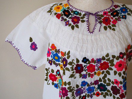 メキシコ・刺繍ブラウス・花柄C - 中南米の衣装と雑貨のお店 