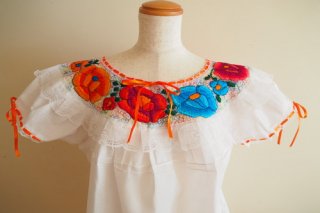 メキシコ・チアパス州・刺繍ブラウス(オレンジリボンA)