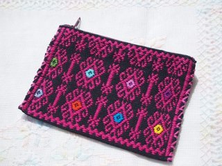 メキシコ・オアハカ州刺繍ポーチ(小)・黒ピンク