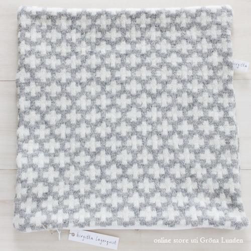 Birgitta Largerqvist ビルギッタ ラーゲルクヴィスト ふんわりウールのクッションカバー クロス柄 Birgitta Largerqvist ビルギッタ ラーゲルクヴィスト ふんわりウールのクッションカバー クロス柄