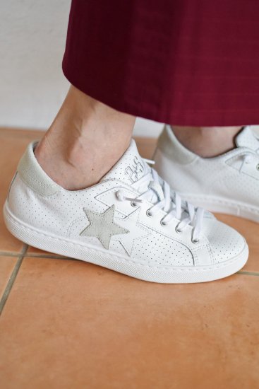 ２☆STAR』(ツースター) Italy made「SNEAKER LOW WHITE-ICE」パンチド