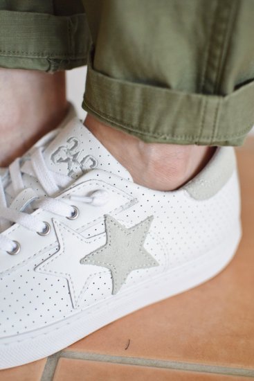 ２☆STAR』(ツースター) Italy made「SNEAKER LOW WHITE-ICE」パンチド