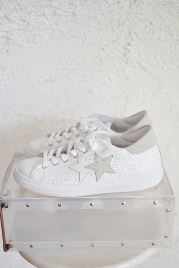 ２☆STAR』(ツースター) Italy made「SNEAKER LOW WHITE-ICE」パンチド