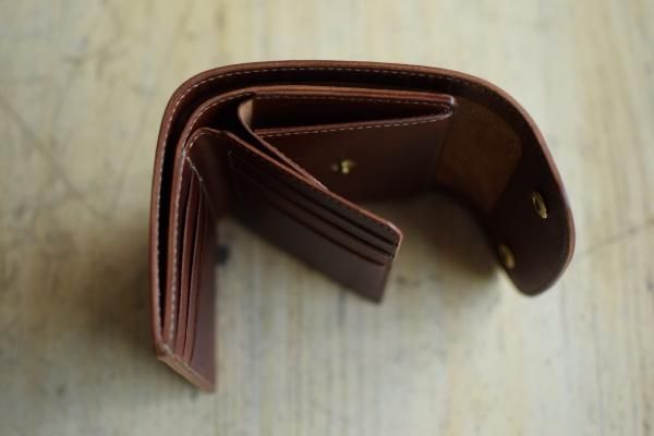 二つ折り本革財布（天然皮革）（ミドルウォレット）｜ajina