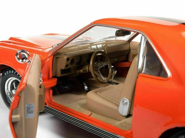 ミニカー 1/18 AUTOWORLD 1969 AMC AMX オレンジ/黒 雑誌