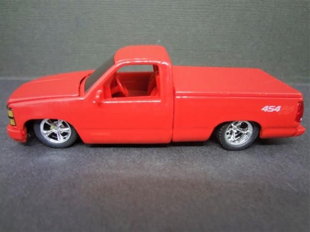 M2マシーン Mijo 1/64 1993 シボレー C1500 SS 454 - RED