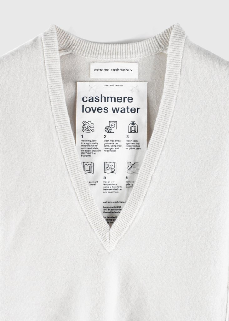 柄デザイン無地extreme cashmere オフホワイト　ニット　フリーサイズ