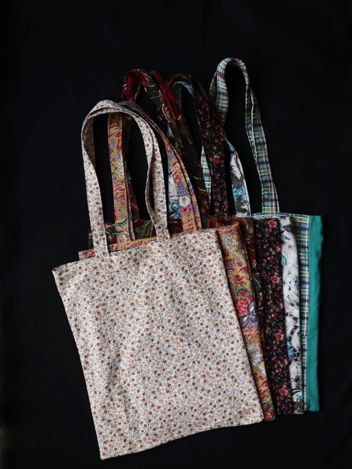 Upcycled Tote Bag with Vintage Clothing - La boutique Uncinq