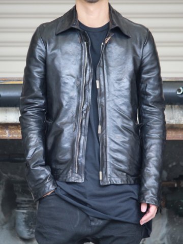 <img class='new_mark_img1' src='https://img.shop-pro.jp/img/new/icons8.gif' style='border:none;display:inline;margin:0px;padding:0px;width:auto;' />SCARSTITCHED LEATHER JACKET