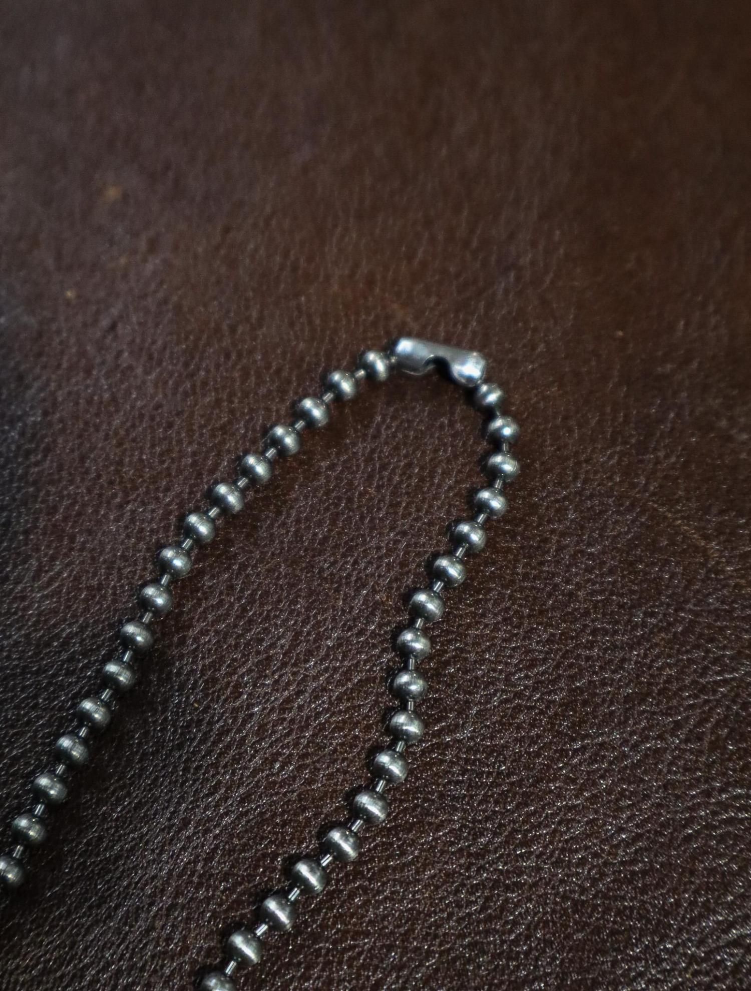 SILVER PENDANT WITH EIGHT RESERVE TEETH / CAROL CHRISTIAN POELL