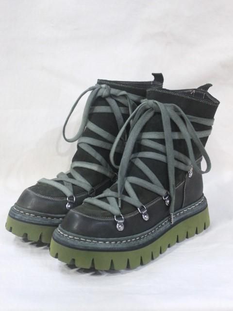 HIKING BOOTS 