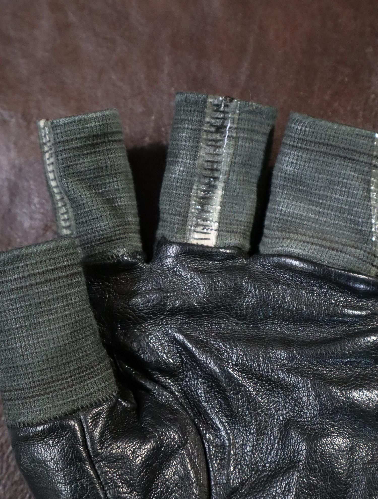O.DYED DISPARATE FINGERCUFF GLOVES / CAROL CHRISTIAN POELL