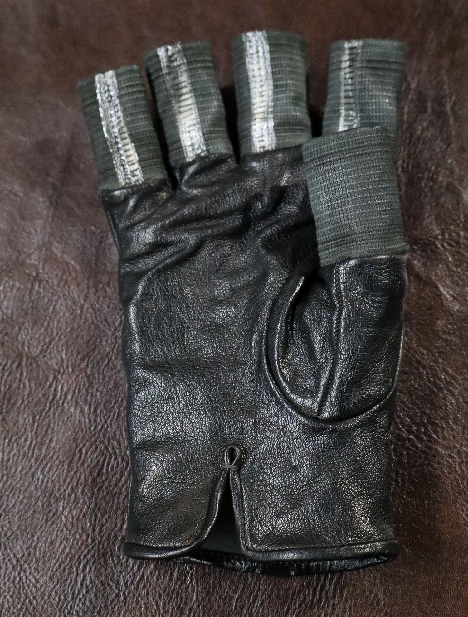 O.DYED DISPARATE FINGERCUFF GLOVES / CAROL CHRISTIAN POELL