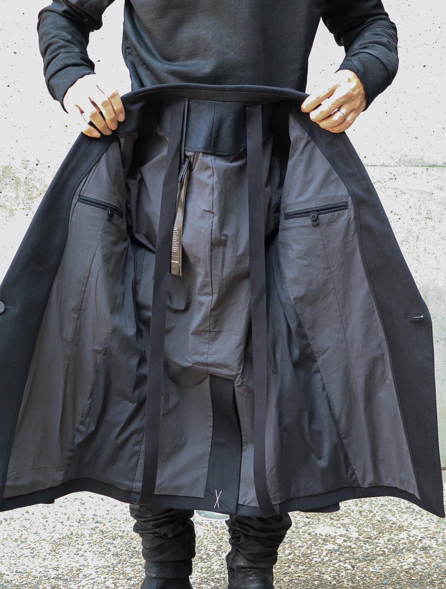 SUIT3 / BORIS BIDJAN SABERI 神戸 SHELTER2