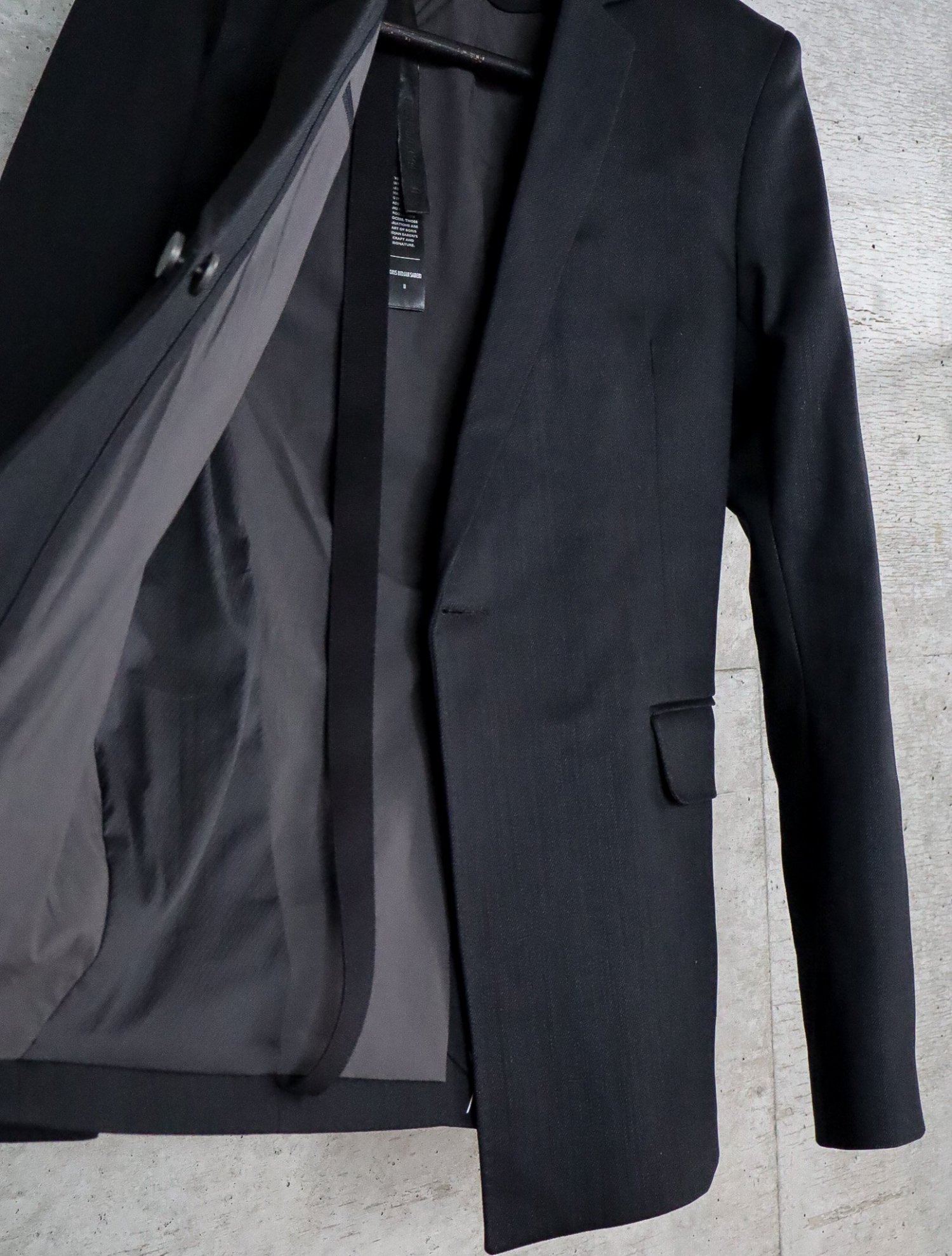 SUIT3 / BORIS BIDJAN SABERI 神戸 SHELTER2