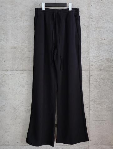 <img class='new_mark_img1' src='https://img.shop-pro.jp/img/new/icons8.gif' style='border:none;display:inline;margin:0px;padding:0px;width:auto;' />MALAKI COMFORT SWEATPANTS WITH RAW EDGE DETAIL ON SIDE