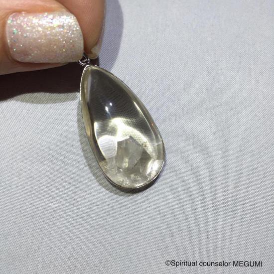 クオーツインクオーツ 水晶入り水晶 ペンダントトップ ドロップ型 未来鑑定館 オンラインショップ クオーツインクオーツ 水晶入り水晶 ペンダントトップ ドロップ型 未来鑑定館 オンラインショップ