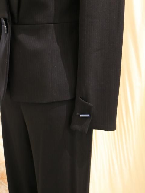 超美品 GIORGIO ARMANI スーツ 44 チャコールグレー 本切羽 超美品 GIORGIO ARMANI スーツ 44 チャコールグレー 本切羽