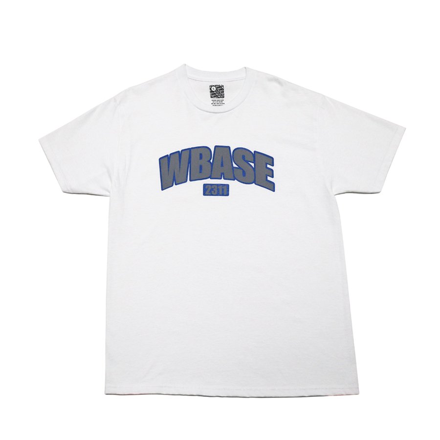 <img class='new_mark_img1' src='https://img.shop-pro.jp/img/new/icons1.gif' style='border:none;display:inline;margin:0px;padding:0px;width:auto;' />W-BASE - WB COLLEGE TEE - WHITE