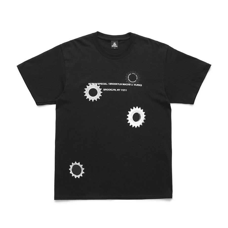 <img class='new_mark_img1' src='https://img.shop-pro.jp/img/new/icons1.gif' style='border:none;display:inline;margin:0px;padding:0px;width:auto;' />NOTHIN'SPECIAL X BROOKLYN MACHINE WORKS - GANGSTA TEE - BLACK