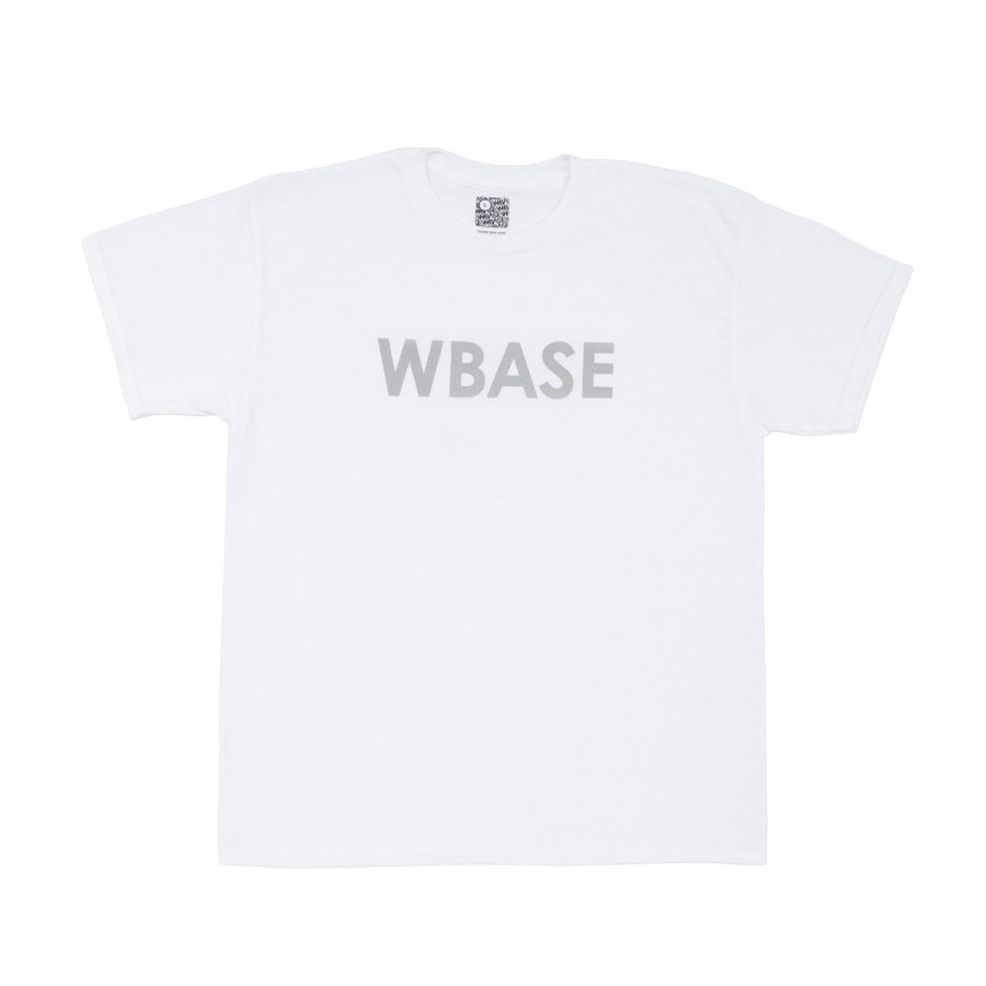 <img class='new_mark_img1' src='https://img.shop-pro.jp/img/new/icons1.gif' style='border:none;display:inline;margin:0px;padding:0px;width:auto;' />W-BASE - WARMY LOGO TEE - WHITE/REFLECTOR