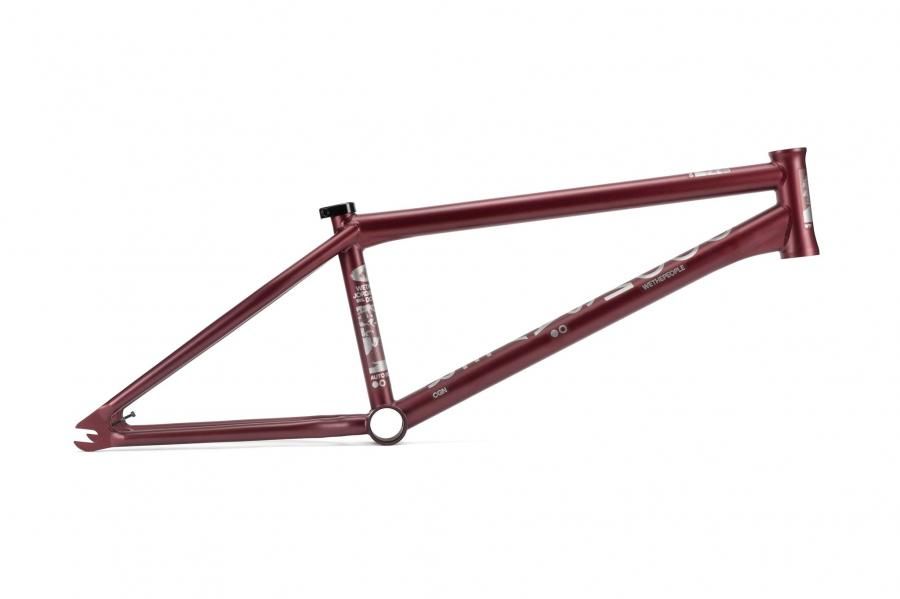 <img class='new_mark_img1' src='https://img.shop-pro.jp/img/new/icons1.gif' style='border:none;display:inline;margin:0px;padding:0px;width:auto;' />WETHEPEOPLE - DOOMSAYER FRAME - MATT ROYAL RED 