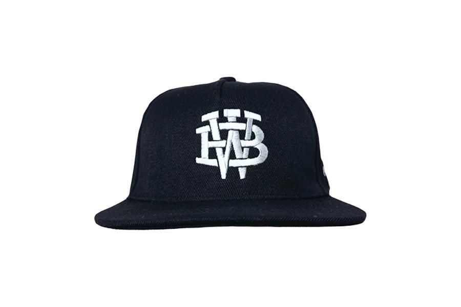 W-BASE x PNCK - COLLEGE LOGO SNAP BACK CAP - BLACK