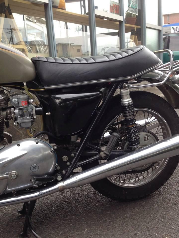 Lycett シート Triumph トライアンフ リセットリジット