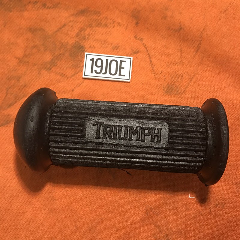 フットペグラバー Triumphブロックレター