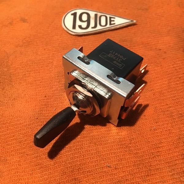 LUCAS製 トグルスイッチ 3ポジション 57SA