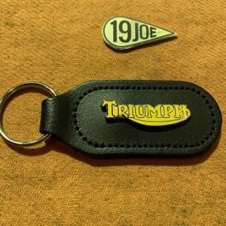 キーホルダー Triumphイエロースクリプト