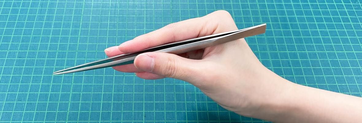 つまみ細工のピンセットの持ち方