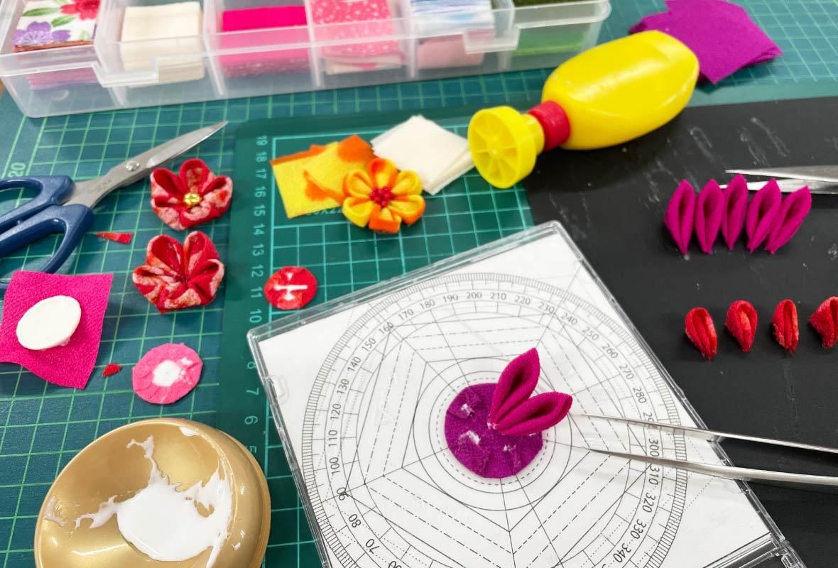 つまみ細工を作るところ